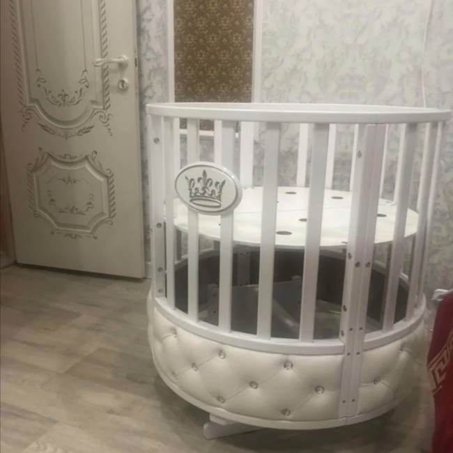 Детская кроватка MALIKA ROYAL MAJESTY ЭКО-кожа белый Детская кроватка MALIKA ROYAL MAJESTY ЭКО-кожа белый